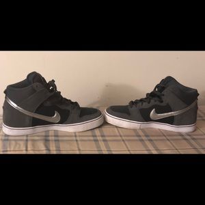 Nike canvas style 3/4 sneakers